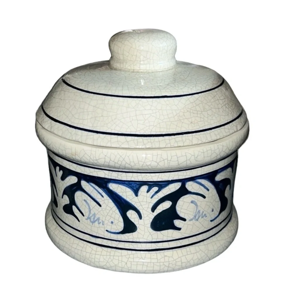 Dedham Pottery Covered Dish with Blue Bunny Crackle by The Potting Shed 1.5 qt - Picture 2 of 7